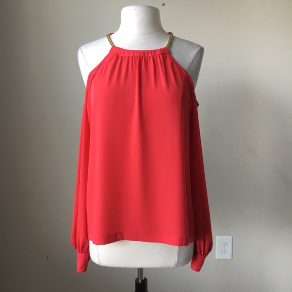 Open shoulder cold crepe red berry top blouse - Picture 6 of 6
